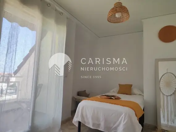 (12) Dwupoziomowy apartament z widokiem na morze i zamek w Denii
