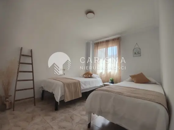 (14) Dwupoziomowy apartament z widokiem na morze i zamek w Denii