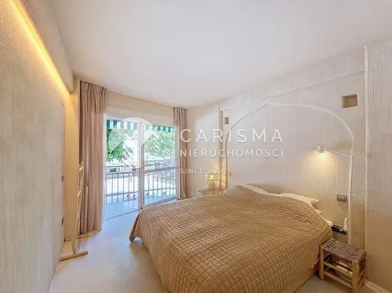 (13) Apartament w unikalnej lokalizacji starego miasta w pierwszej linii plaży