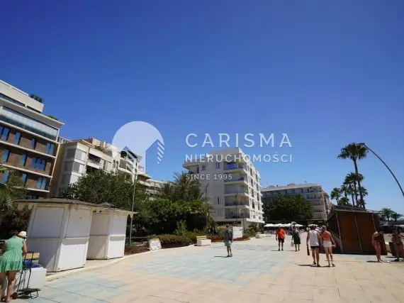 (21) Apartament w unikalnej lokalizacji starego miasta w pierwszej linii plaży