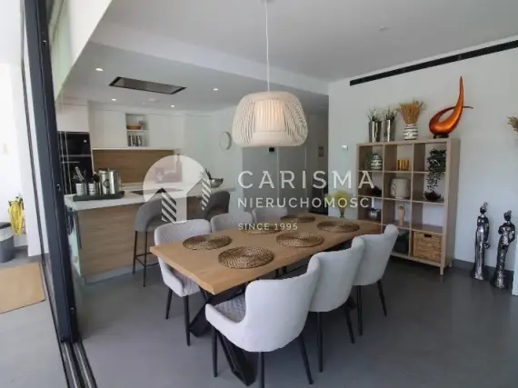 (5) Nowoczesny apartament parterowy w prestiżowej dzielnicy Fuengiroli