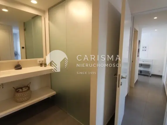 (15) Nowoczesny apartament parterowy w prestiżowej dzielnicy Fuengiroli