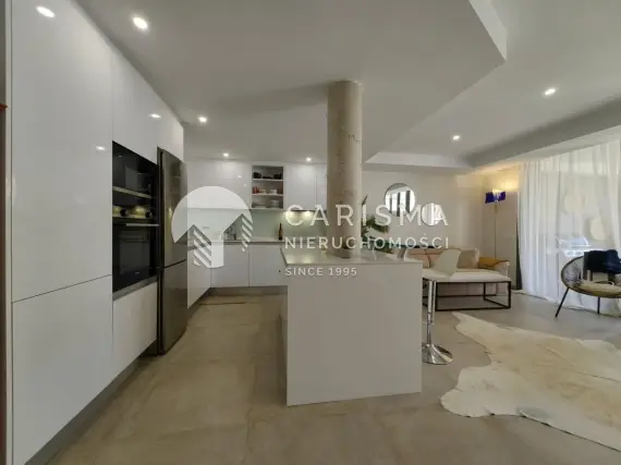 (13) Parterowy apartament w nowoczesnym kompleksie 5 minut od plaży