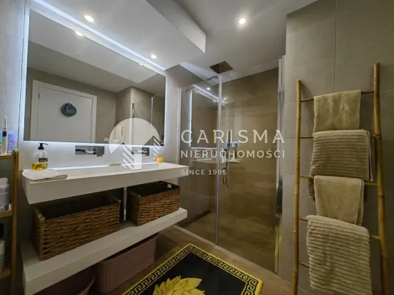 (20) Parterowy apartament w nowoczesnym kompleksie 5 minut od plaży