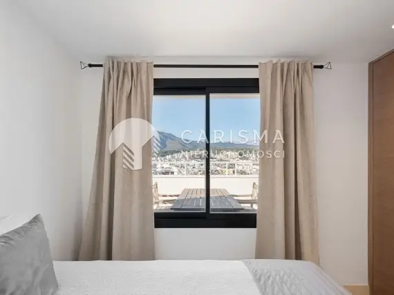 (21) Luksusowy penthouse w centrum Estepony z widokiem na morze
