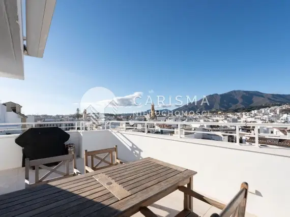 (25) Luksusowy penthouse w centrum Estepony z widokiem na morze
