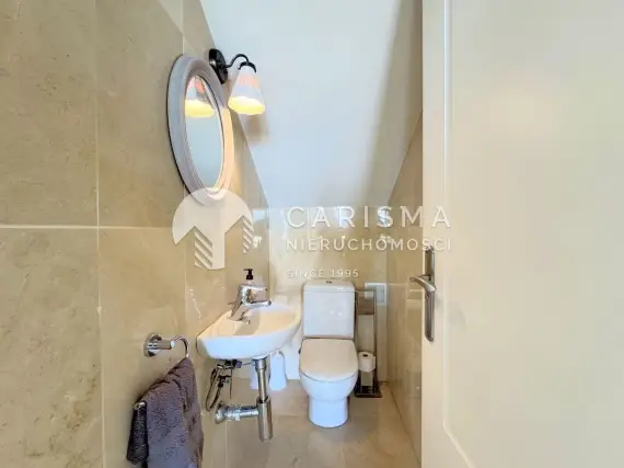 (54) Apartament w Esteponie: Luksusowy Dwupoziomowy Penthouse na Pierwszej Linii Brzegowej