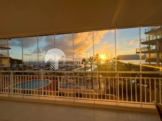 Przestronny apartament przy plaży z panoramicznym widokiem na port i zatokę – Calpe 1