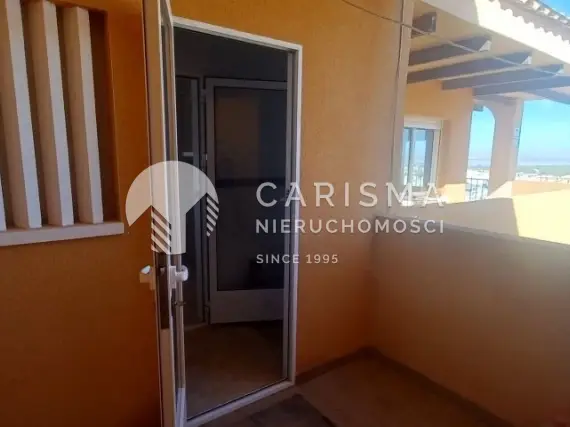 (11) Przestronny apartament z tarasem dachowym