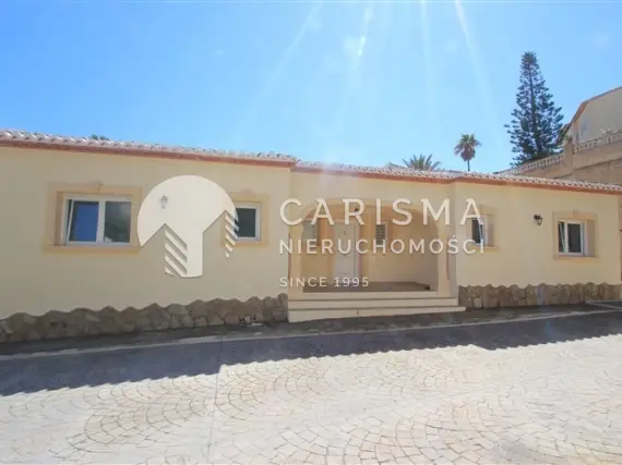 (8) Parterowa willa w Calpe