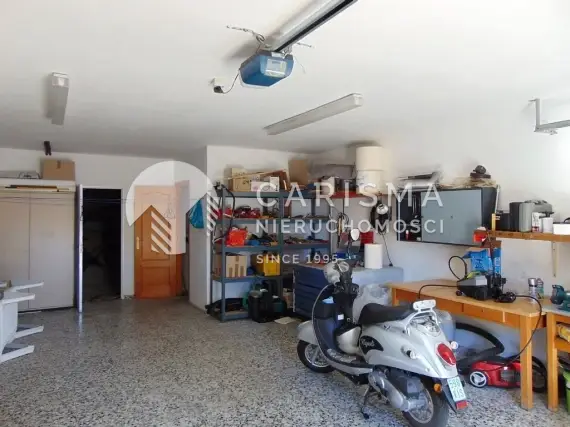 (13) Willa z widokiem na morze blisko miasta w Calpe