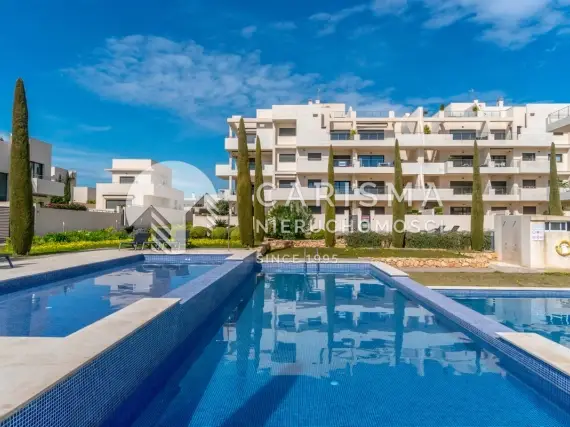 Nowoczesny apartament położony w prestiżowym osiedlu Jardines de Montesolana w Orihuela Costa. 1