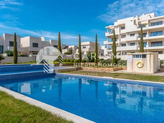 (5) Nowoczesny apartament położony w prestiżowym osiedlu Jardines de Montesolana w Orihuela Costa.
