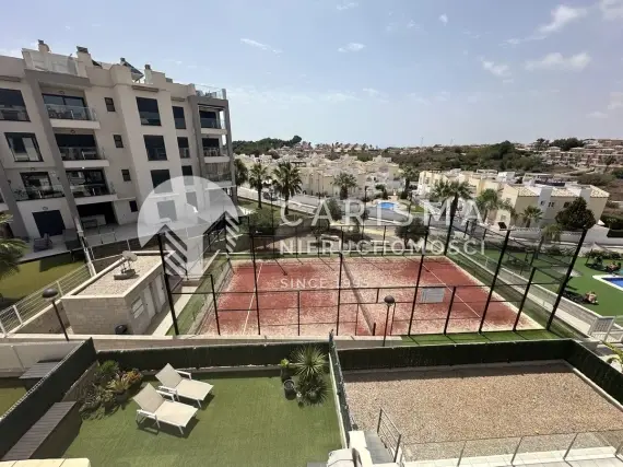 (20) Nowoczesne mieszkanie z tarasem dachowym w Villamartin – blisko usług i plaż