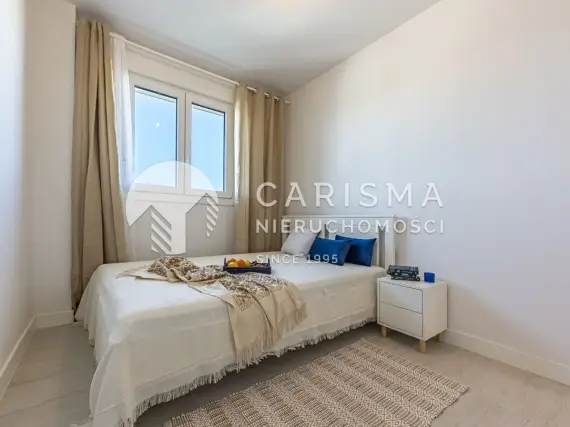 (11) Nowoczesny penthouse w sercu Estepony