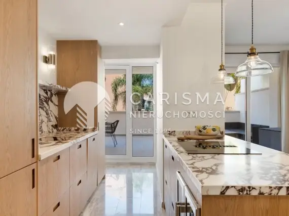 (9) Nowoczesny apartament z dużym tarasem – między Nueva Andalucía a San Pedro