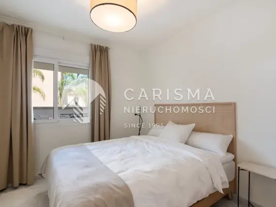 (16) Nowoczesny apartament z dużym tarasem – między Nueva Andalucía a San Pedro