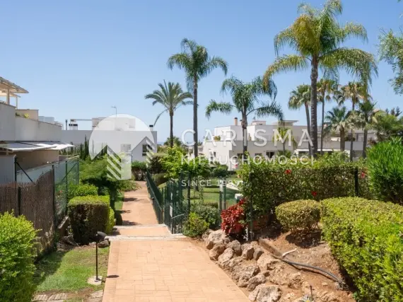 (18) Nowoczesny apartament z dużym tarasem – między Nueva Andalucía a San Pedro