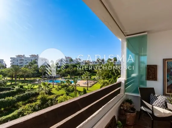 Stylowy apartament z 3 sypialniami i kilkoma tarasami w Selwo, Estepona 2