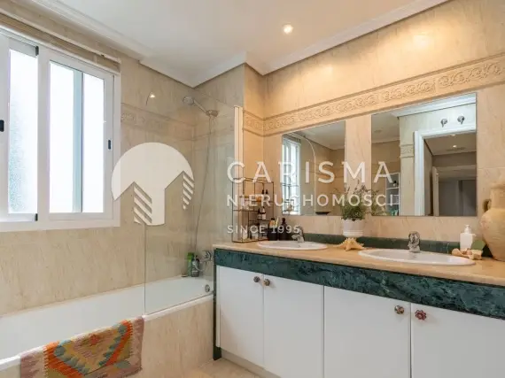 (25) Stylowy apartament z 3 sypialniami i kilkoma tarasami w Selwo, Estepona