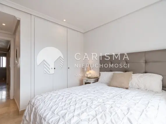 (32) Stylowy apartament z 3 sypialniami i kilkoma tarasami w Selwo, Estepona