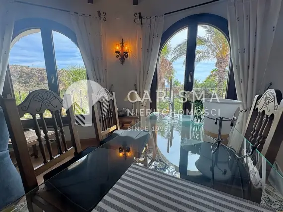 (9) Odnowiona willa z widokiem na Peñón de Ifach, prywatnym basenem i dużą działką – Calpe