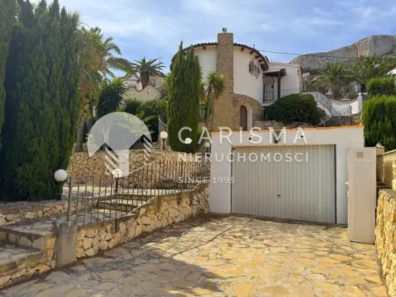(33) Odnowiona willa z widokiem na Peñón de Ifach, prywatnym basenem i dużą działką – Calpe