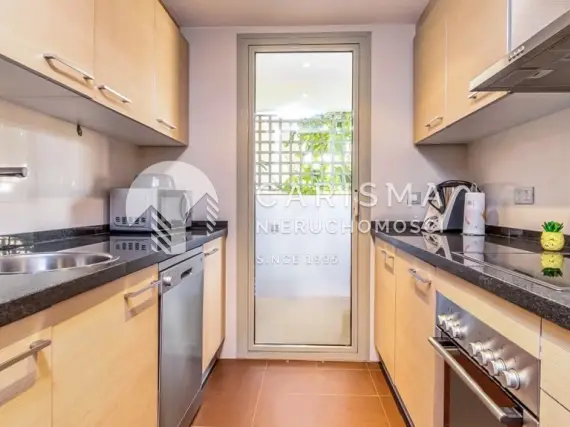 (11) Apartament narożny w Las Colinas Golf &amp; Country Club – 3 sypialnie, tarasy, baseny