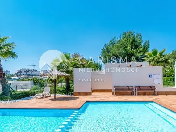 (13) Apartament narożny w Las Colinas Golf &amp; Country Club – 3 sypialnie, tarasy, baseny