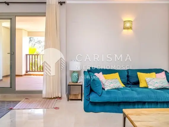 (17) Apartament narożny w Las Colinas Golf &amp; Country Club – 3 sypialnie, tarasy, baseny