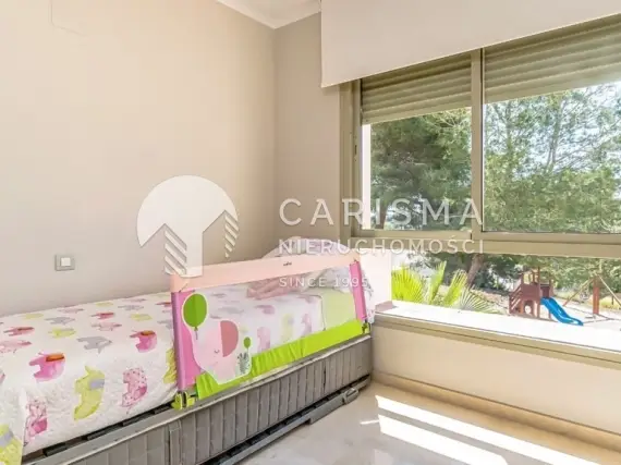 (40) Apartament narożny w Las Colinas Golf &amp; Country Club – 3 sypialnie, tarasy, baseny
