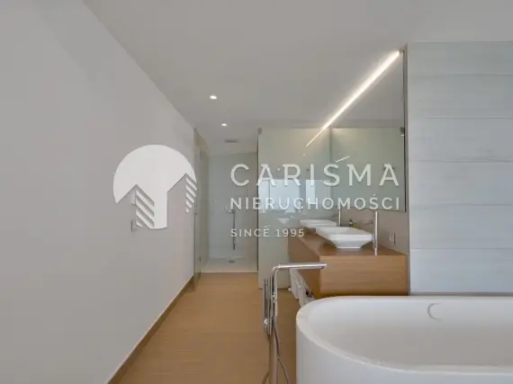 (13) Nowoczesny penthouse z tarasem i jacuzzi blisko plaży – La Reserva del Higuerón