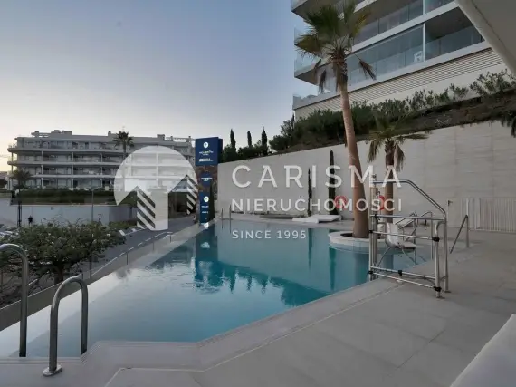 (45) Nowoczesny penthouse z tarasem i jacuzzi blisko plaży – La Reserva del Higuerón