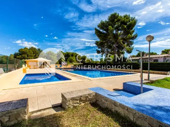(5) Funkcjonalny parterowy dom w spokojnej i centralnej lokalizacji w Moraira