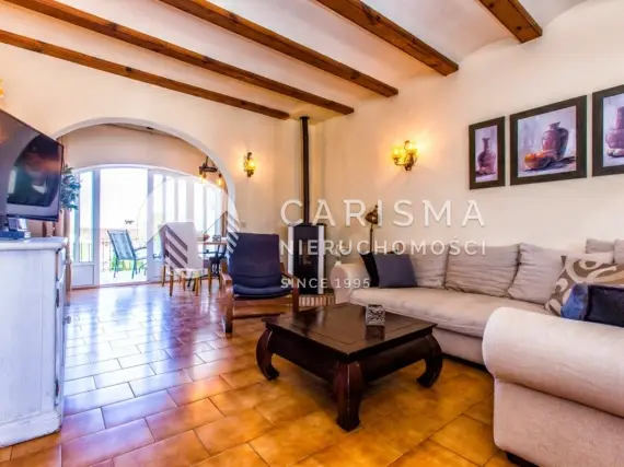 (6) Funkcjonalny parterowy dom w spokojnej i centralnej lokalizacji w Moraira