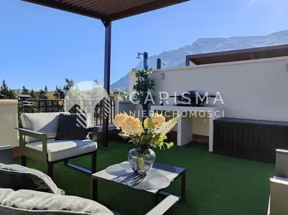 Elegancki apartament typu Penthouse z 2 sypialniami, basenem i prywatnym parkingiem – Dénia 1