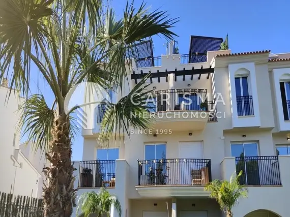 (4) Elegancki apartament typu Penthouse z 2 sypialniami, basenem i prywatnym parkingiem – Dénia