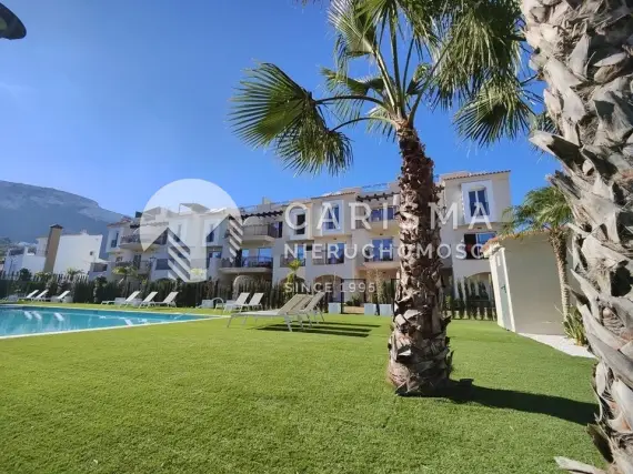 (5) Elegancki apartament typu Penthouse z 2 sypialniami, basenem i prywatnym parkingiem – Dénia