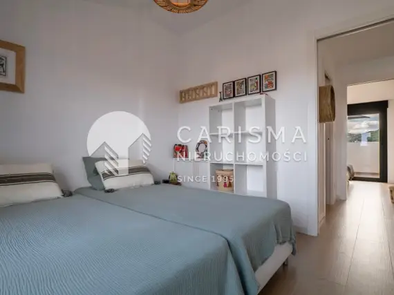 (24) Nowoczesny penthouse na sprzedaż – w odległości spaceru od plaży Arenal, Jávea