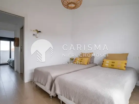 (30) Nowoczesny penthouse na sprzedaż – w odległości spaceru od plaży Arenal, Jávea