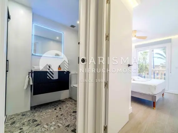 (16) Dwupoziomowy penthouse po generalnym remoncie – blisko plaży Arenal, Jávea
