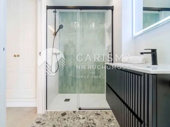 (19) Dwupoziomowy penthouse po generalnym remoncie – blisko plaży Arenal, Jávea