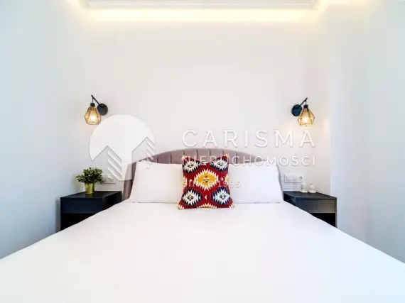 (22) Dwupoziomowy penthouse po generalnym remoncie – blisko plaży Arenal, Jávea