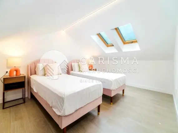 (28) Dwupoziomowy penthouse po generalnym remoncie – blisko plaży Arenal, Jávea