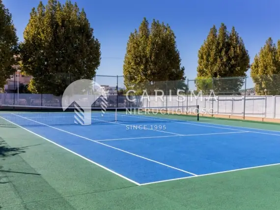 (37) Dwupoziomowy penthouse po generalnym remoncie – blisko plaży Arenal, Jávea