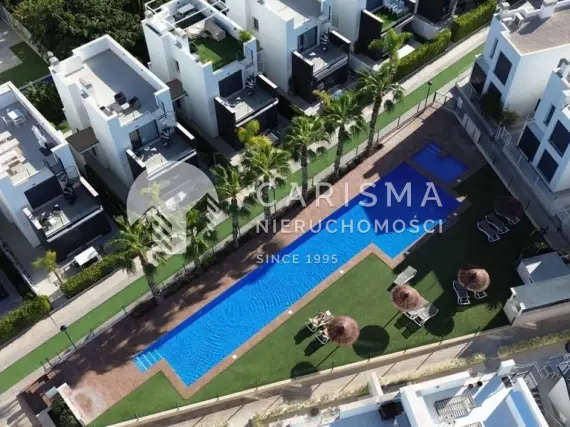 Apartament 3 sypialnie Punta Prima Orihuela Costa, tarasy, basen, słoneczna ekspozycja, inwestycja 1