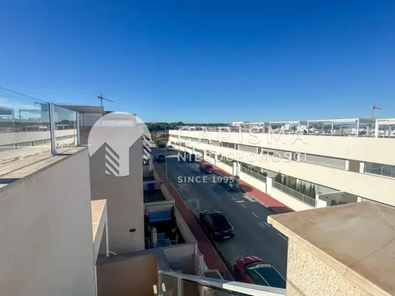 (40) Nowoczesny apartament na najwyższym piętrze z prywatnym solarium – Los Balcones, Torrevieja