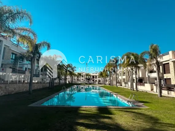 (50) Nowoczesny apartament na najwyższym piętrze z prywatnym solarium – Los Balcones, Torrevieja