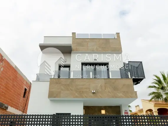 (106) Nowe, wolnostojące domy w budowie, Torrevieja