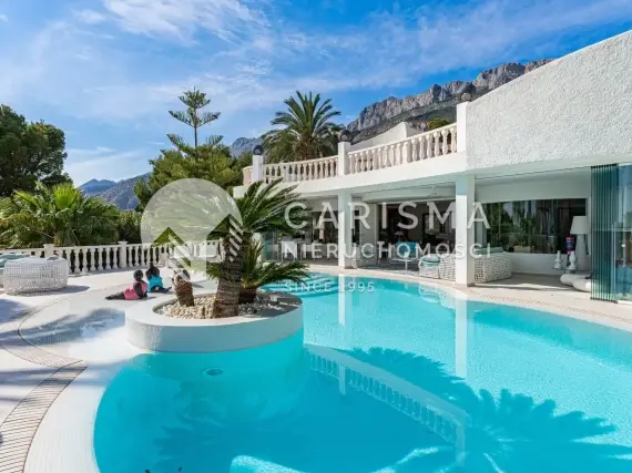 (51) Ekskluzywna willa z widokiem na morze na Costa Blanca z tarasem, basenem i apartamentem